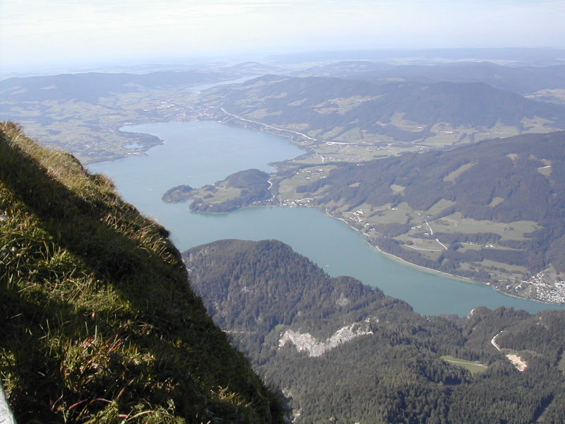 800px-Mondsee_from_above